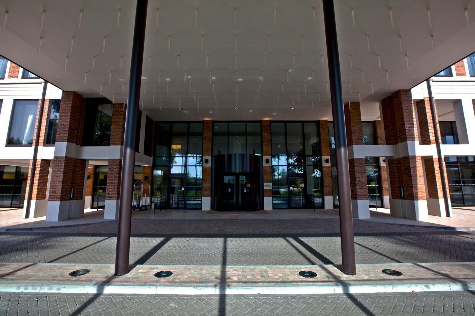 ExteriorNightDay 003 - hilton-t5.co.uk